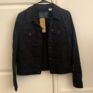 Levi’s Black Jean Jacket 💕 New w/tags! Never worn